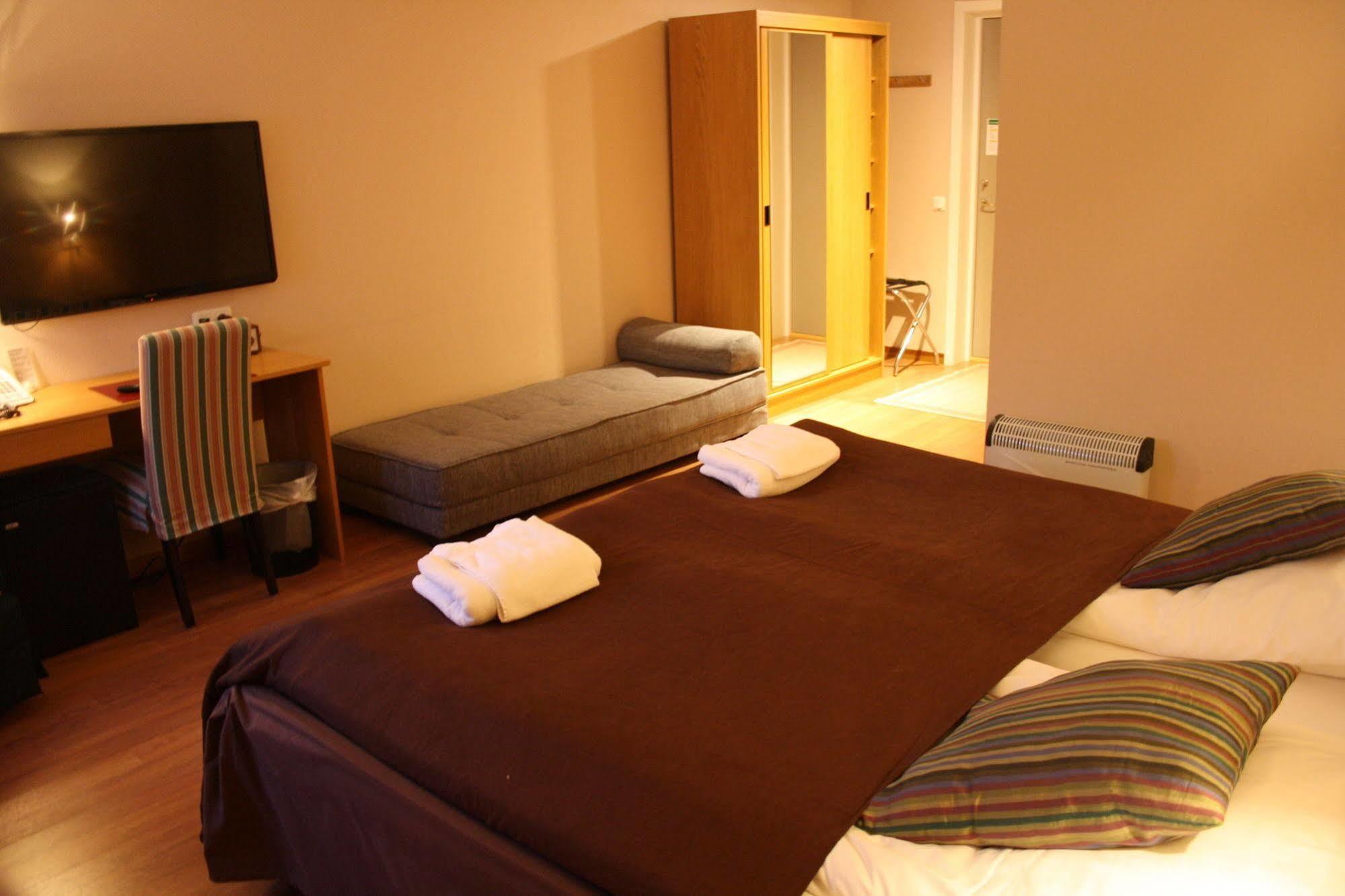 ארייפלוג Hotell Lyktan מראה חיצוני תמונה